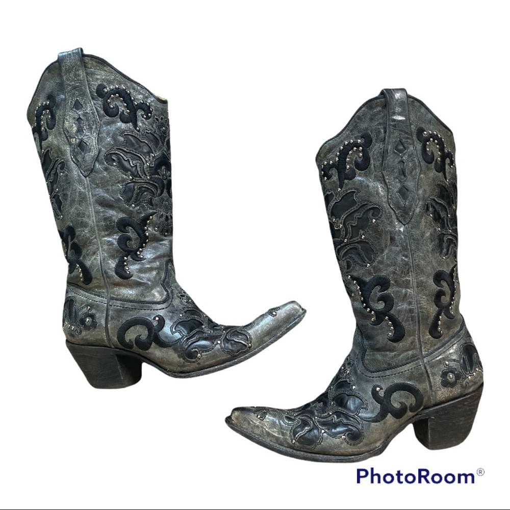 Corral Vintage Distressed Gray Leather Black Design Pointed Toe Western Boots